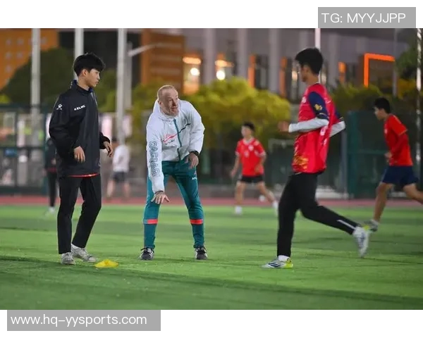 卡利亚里教练带队迎战新赛季展望球队未来发展与挑战